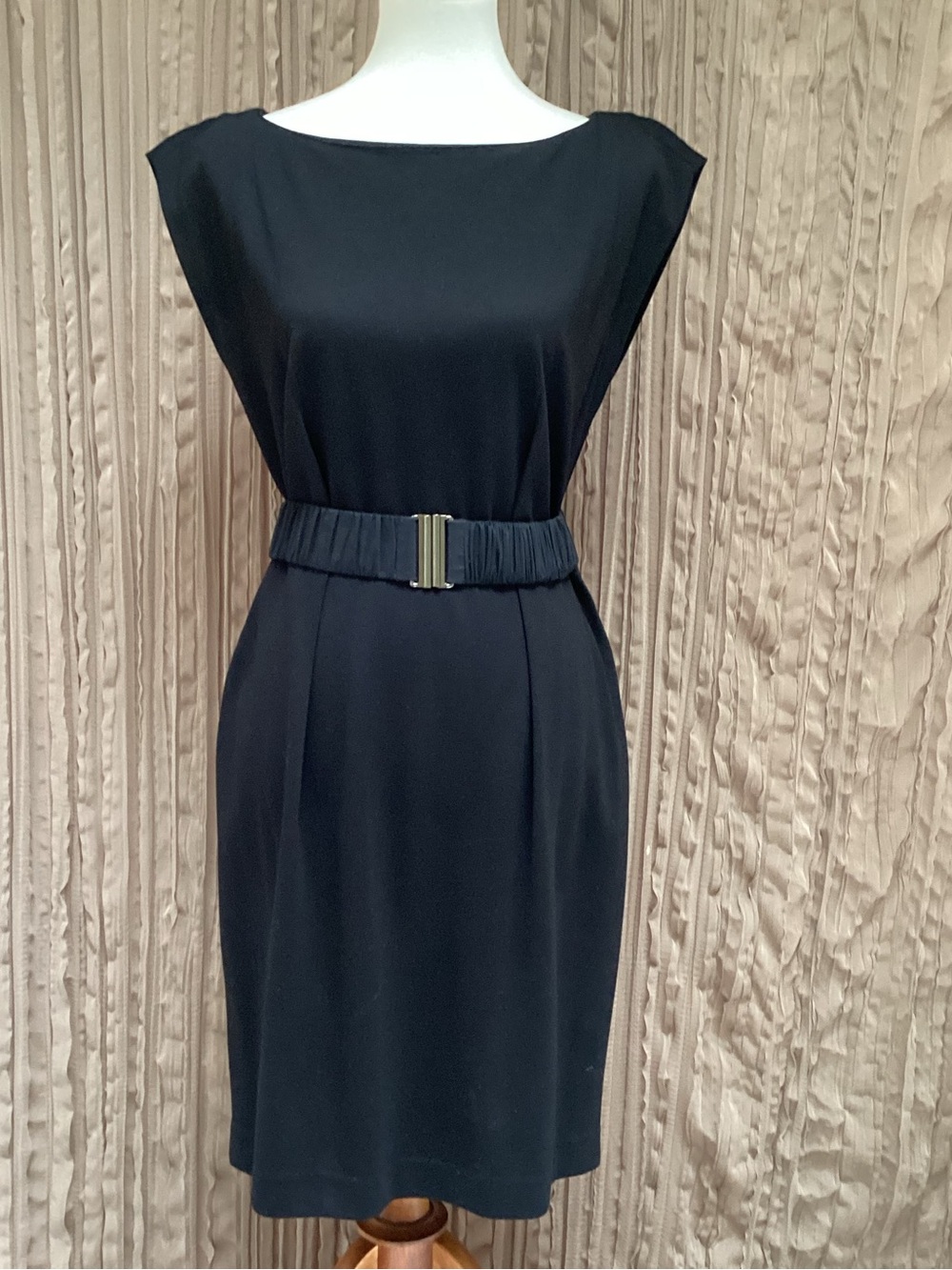 LOFT Black Sheath Dress w/cap sleeves, boat neck,exposed zipper,stretchy belt.8.